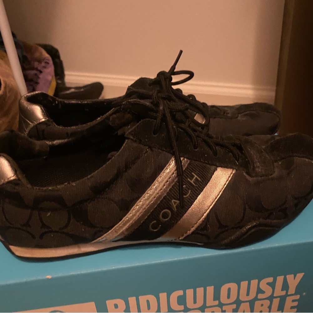 Vintage Coach shoe Size 8. Worn condition. Some peeling around the heels.